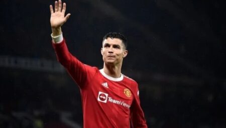 Cristiano Ronaldo, MANU ile yolları ayırdı