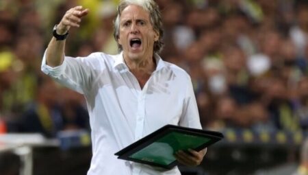 Jorge Jesus’tan uyarı: “Hata istemiyorum”