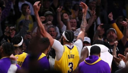 Lakers konferans yarı finaline yükseldi