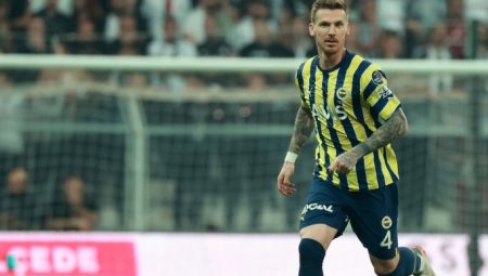 Serdar Aziz ilk 11’e dönüyor
