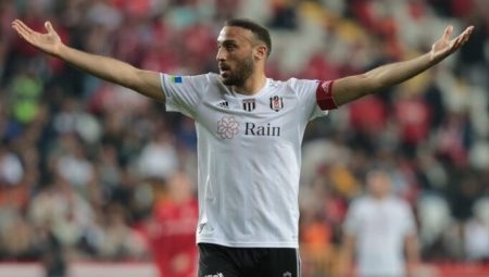 Cenk Tosun: “Şampiyonluk yarışında kalmak istiyoruz”