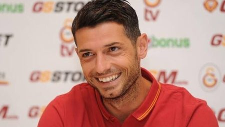 Galatasaray’ın eski futbolcusu Blerim Dzemaili futbolu bırakıyor