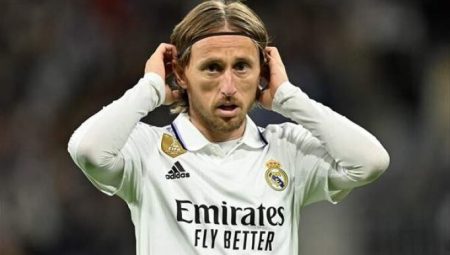 Luka Modric, Real Madrid’de kalıyor