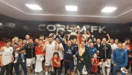 Şampiyonluğu garantileyen Çorum FK taraftarları kutlama yaptı