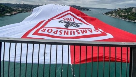 Samsunspor bayrakları İstanbul Boğazı’ndaki köprülere asıldı
