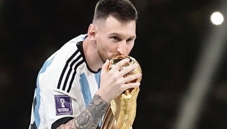 Yılın en iyi erkek sporcusu Messi seçildi